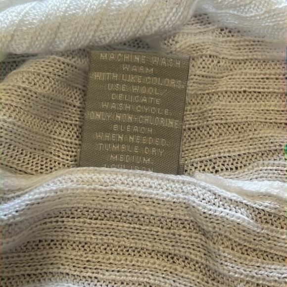 Heart N Crush White Lightweight Ribbed Cold Shoulder Pullover Sweater Size M NWT - Picture 8 of 10